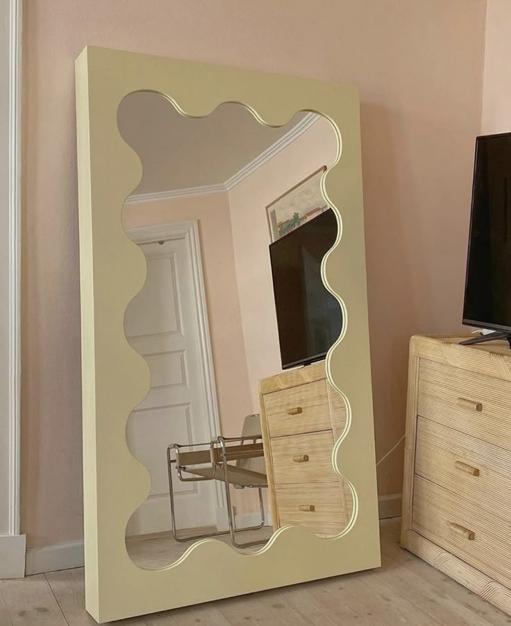 Cute Wavy Mirror - Full Length