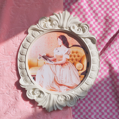 Nostalgic Mid Century Victorian Oval Picture Frame