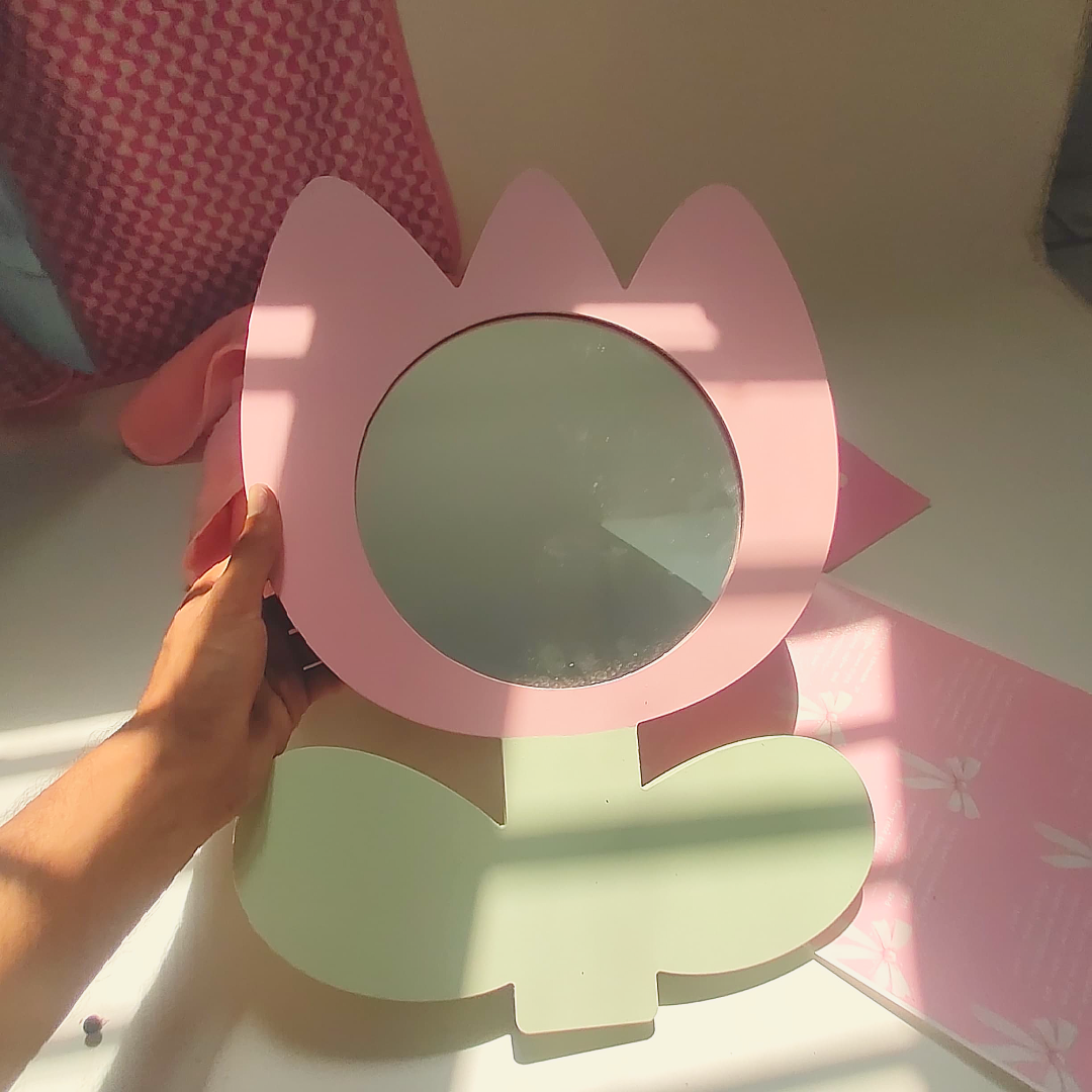 Tulip wall Mirror